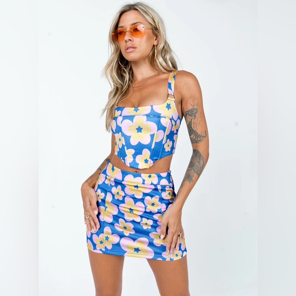 NWT ILINA MID RISE MINI SKIRT FLORAL BLUE
BRAND: PRINCESS POLLY LOWER IMPACT